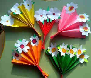 Un bonito ramo de flores con papel de colores - Actividades infantil