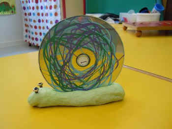 hacemos-un-caracol-con-un-cd-reciclado-actividades-manuales